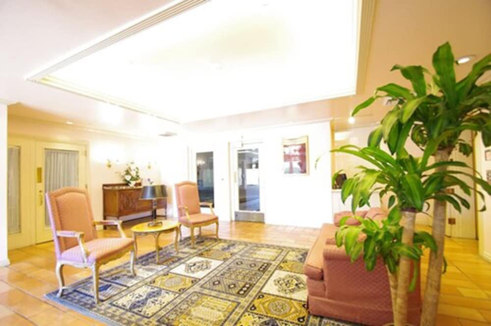 Woodcrest Hotel 4/21