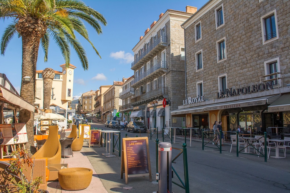 Hotel Roc E Mare 6/43