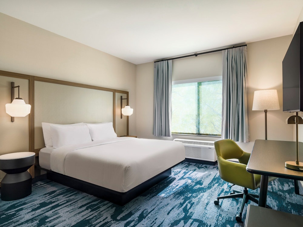Fairfield by Marriott Inn & Suites Hanford 11/28