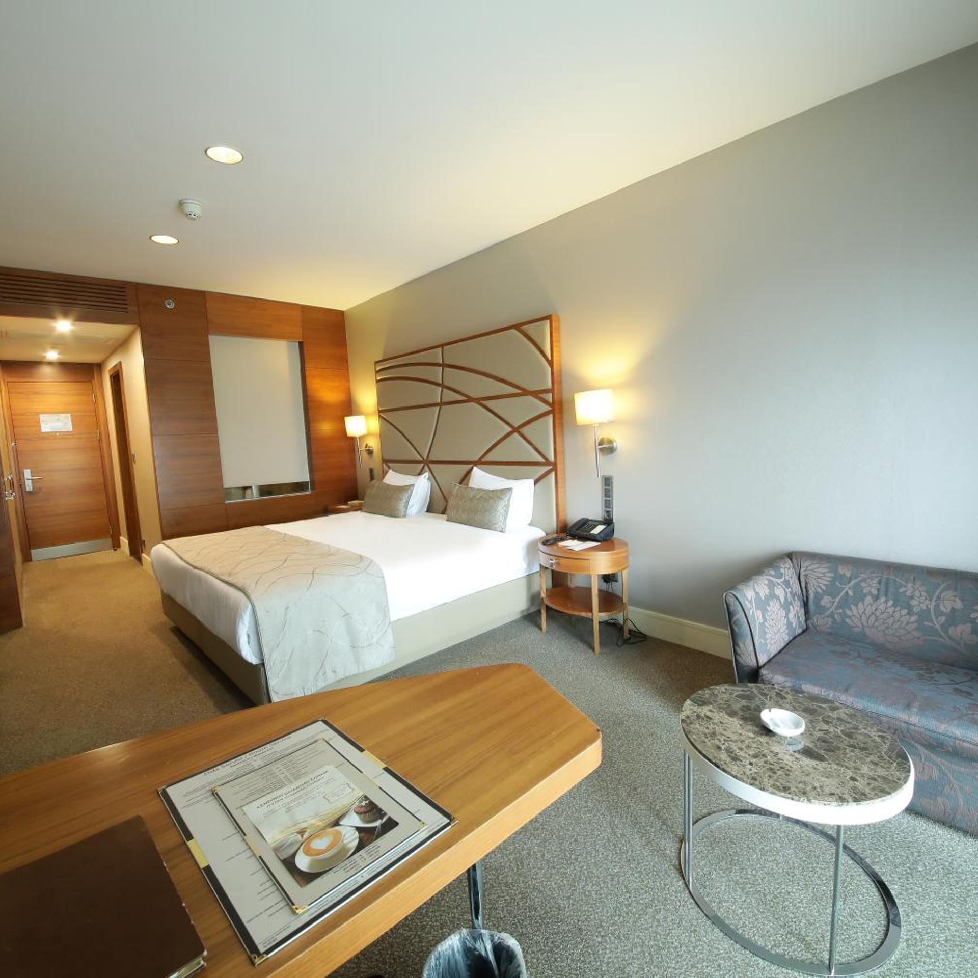 غرفة سوبيريور بسرير كينج بإطلالة جزئية على البحر، Cevahir Hotel Istanbul Asia 4/8