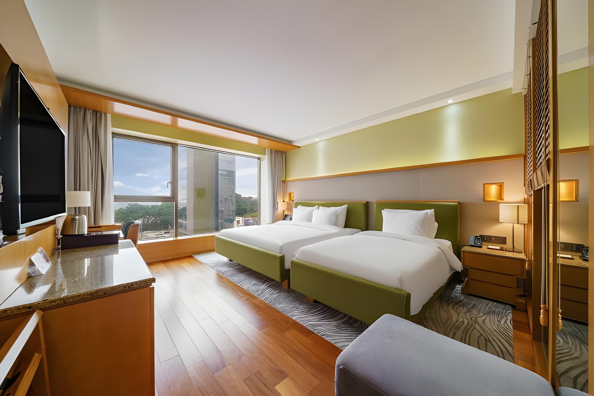 Family, King Bed, Pool Access