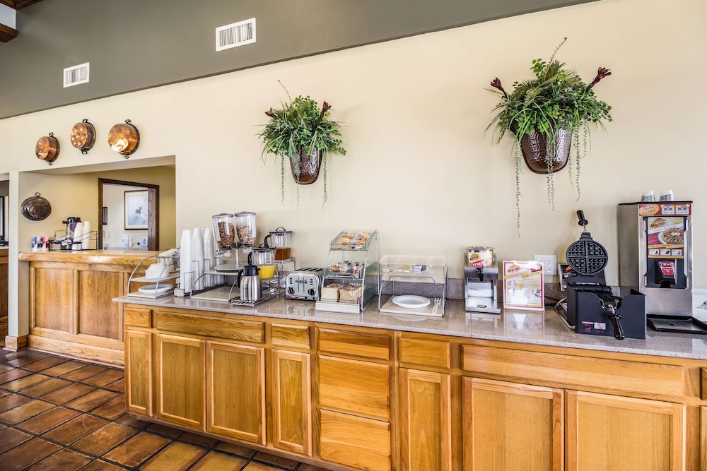 Americas Best Value Inn Columbus, TX 32/41