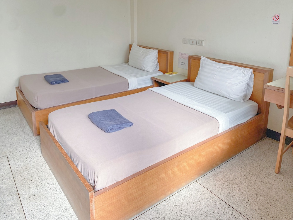 Bang Saphan Resort Hotel 15/50