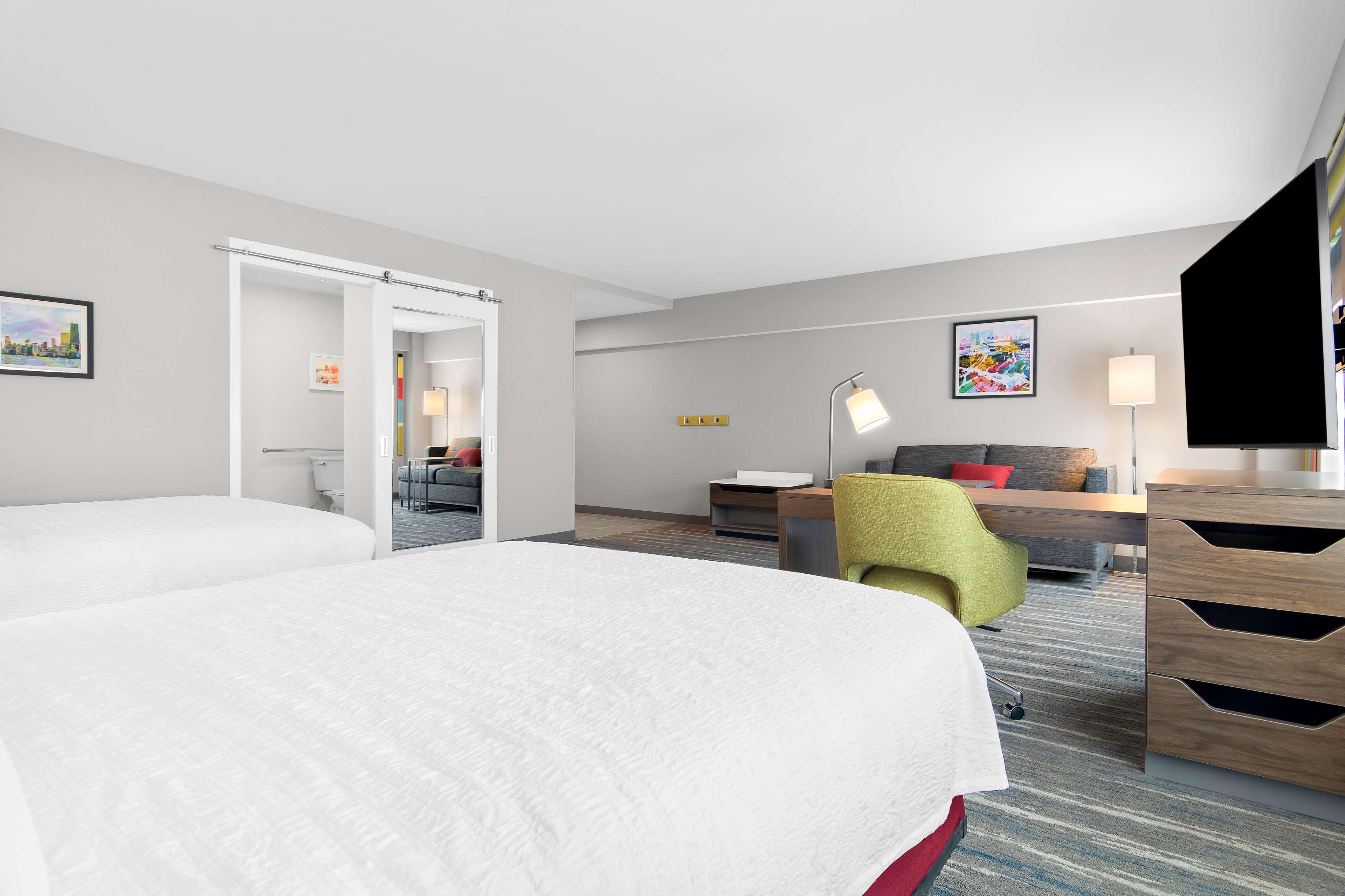 STUDIO, 2 QUEEN BEDS, SOFA, ACCESSIBLE