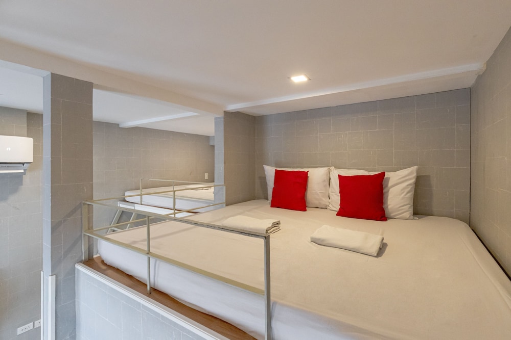 Selah Pods Hotel Manila 6/69
