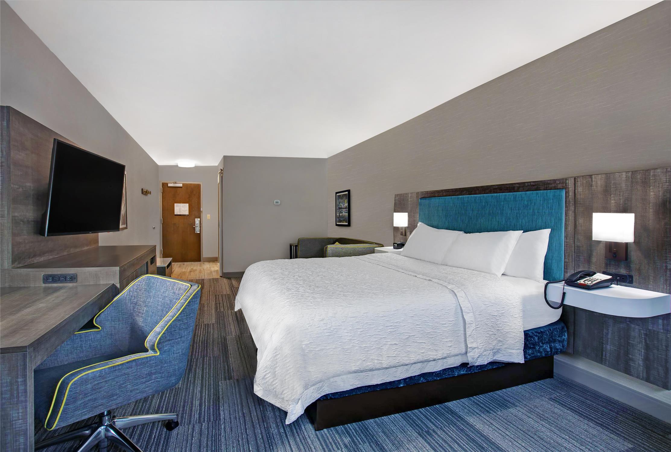 Hampton Inn Westfield 17/45
