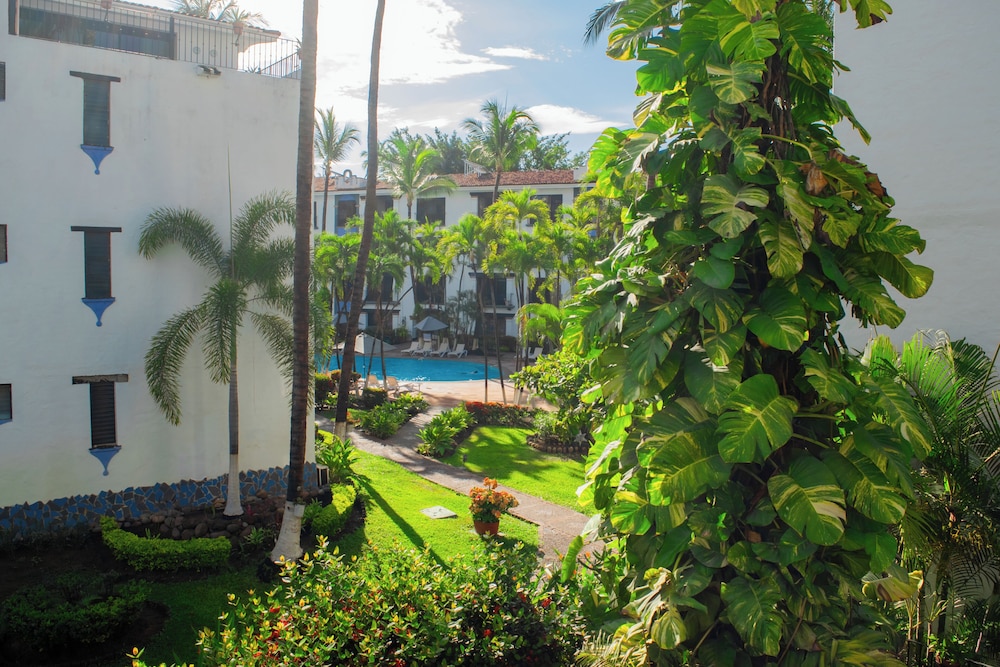 Puerto de Luna All Suites Hotel 54/63