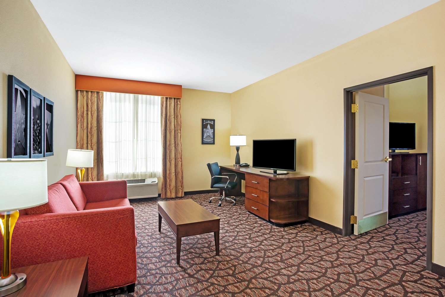 La Quinta Inn & Suites by Wyndham Pecos 45/62