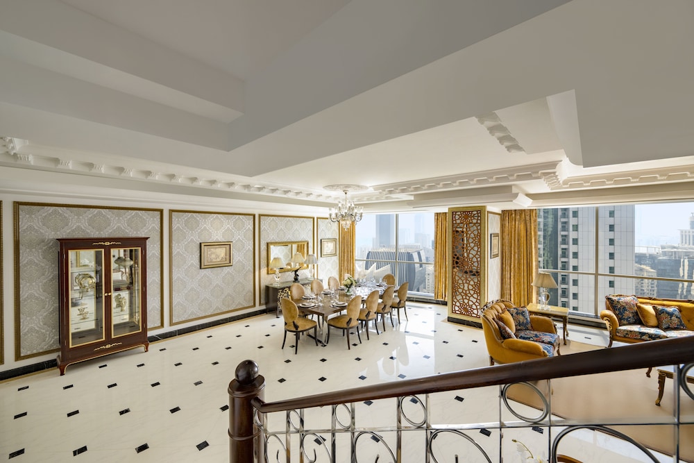 Dusit Hotel And Suites 3/64