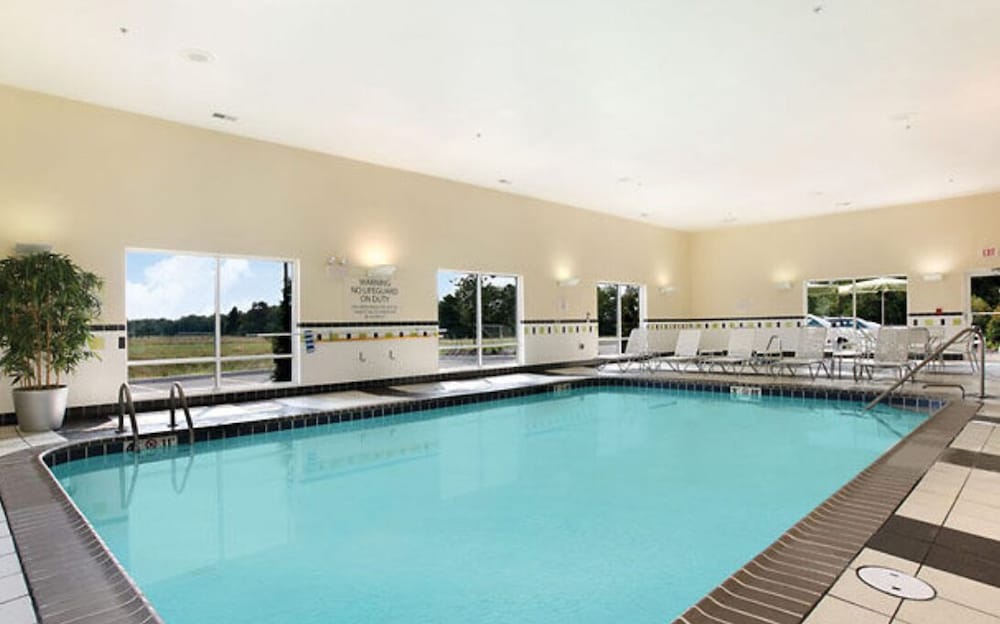 Fairfield Inn Suites Weirton 15/26