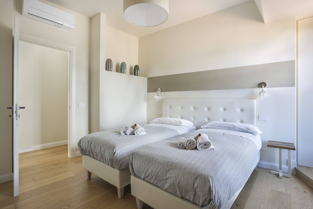 Penthouse With big Terrace in Oltrarno-hosted by Sweetstay 7/25