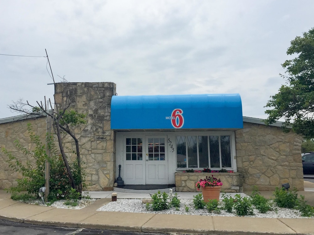 Motel6 Hamburg, NY in HAMBURG - NY