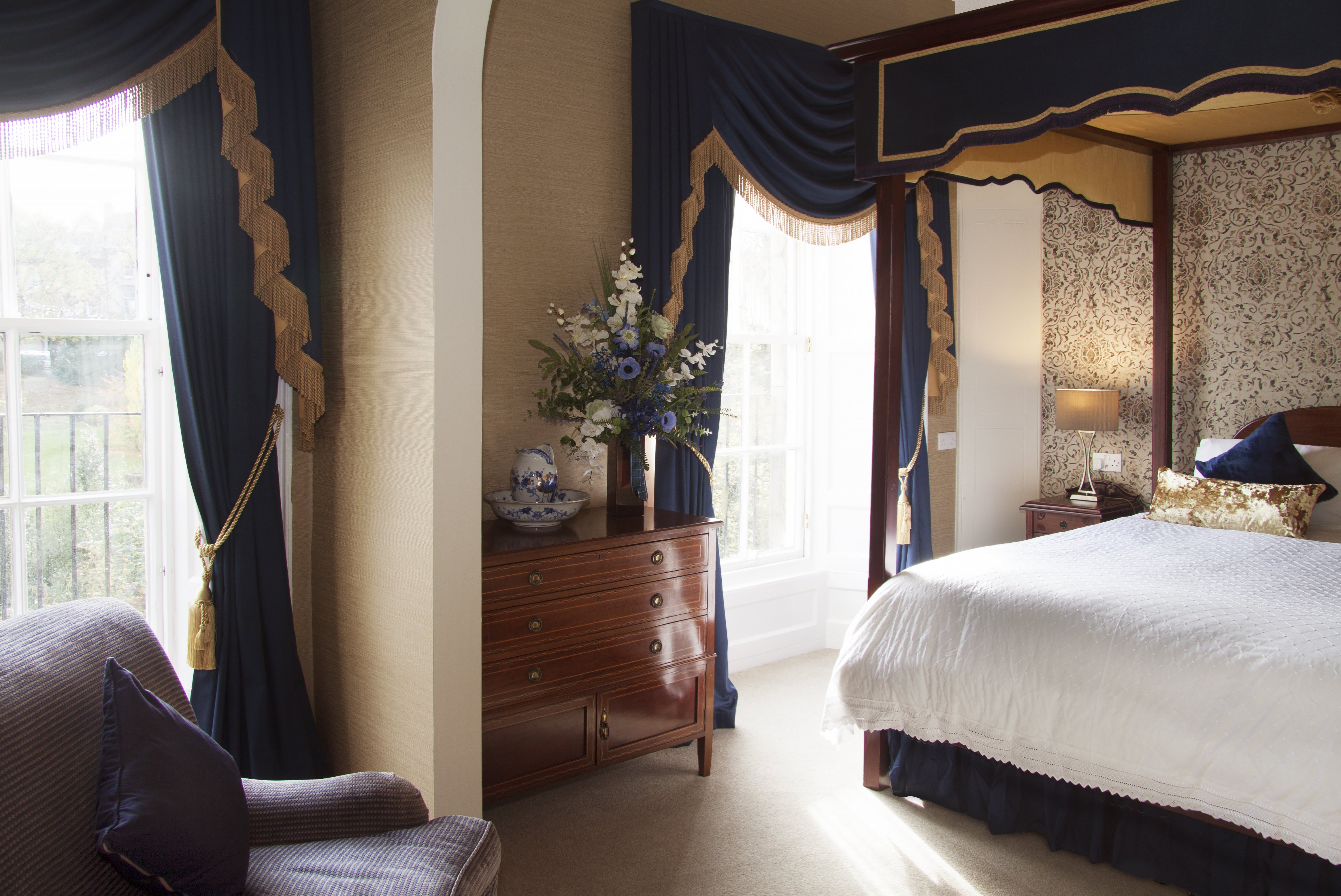 Four Poster, King Bed