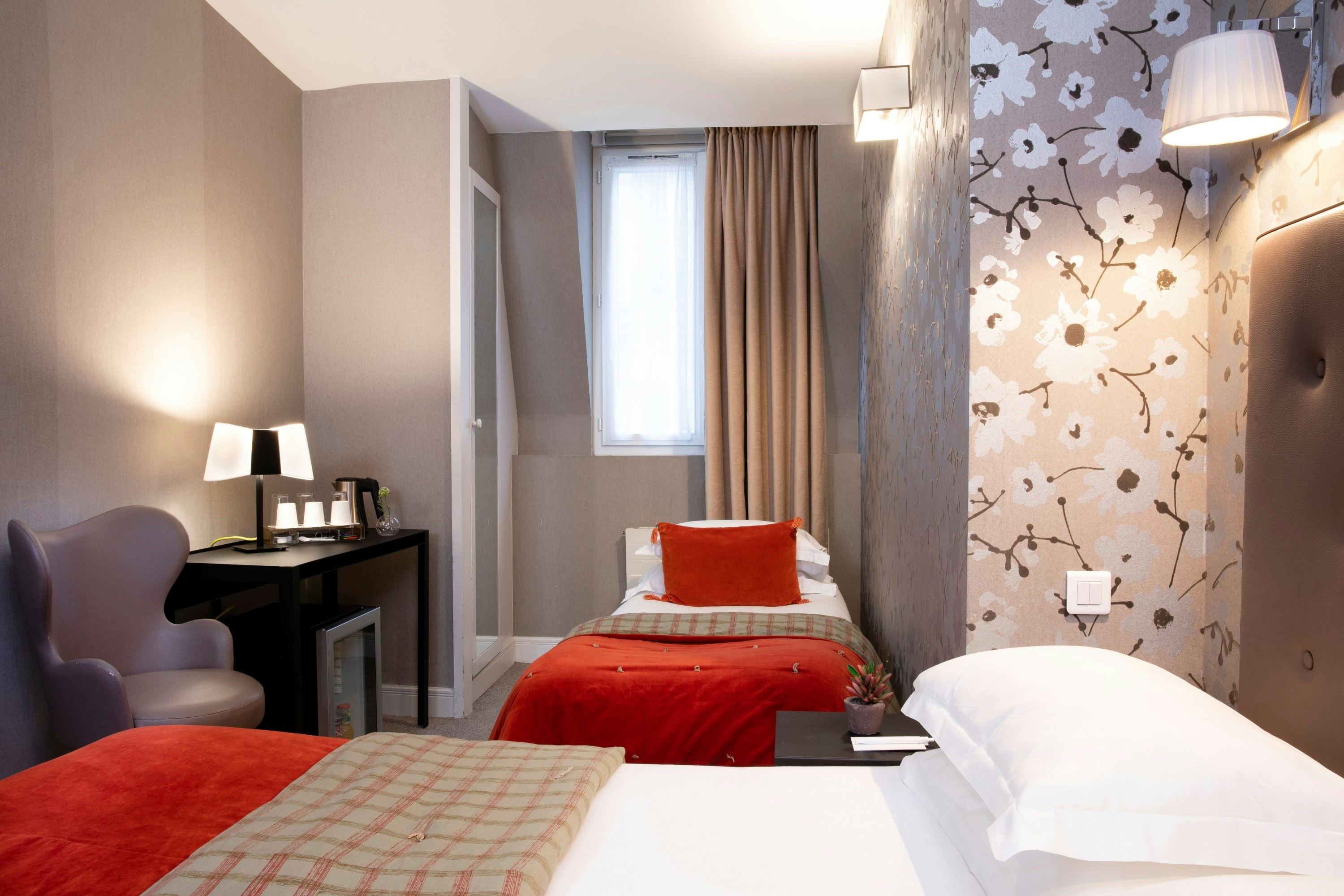 Hotel Plaza Etoile 11/24