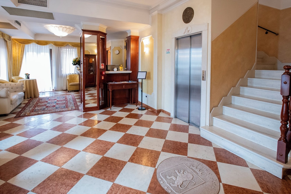 Russo Palace 17/57