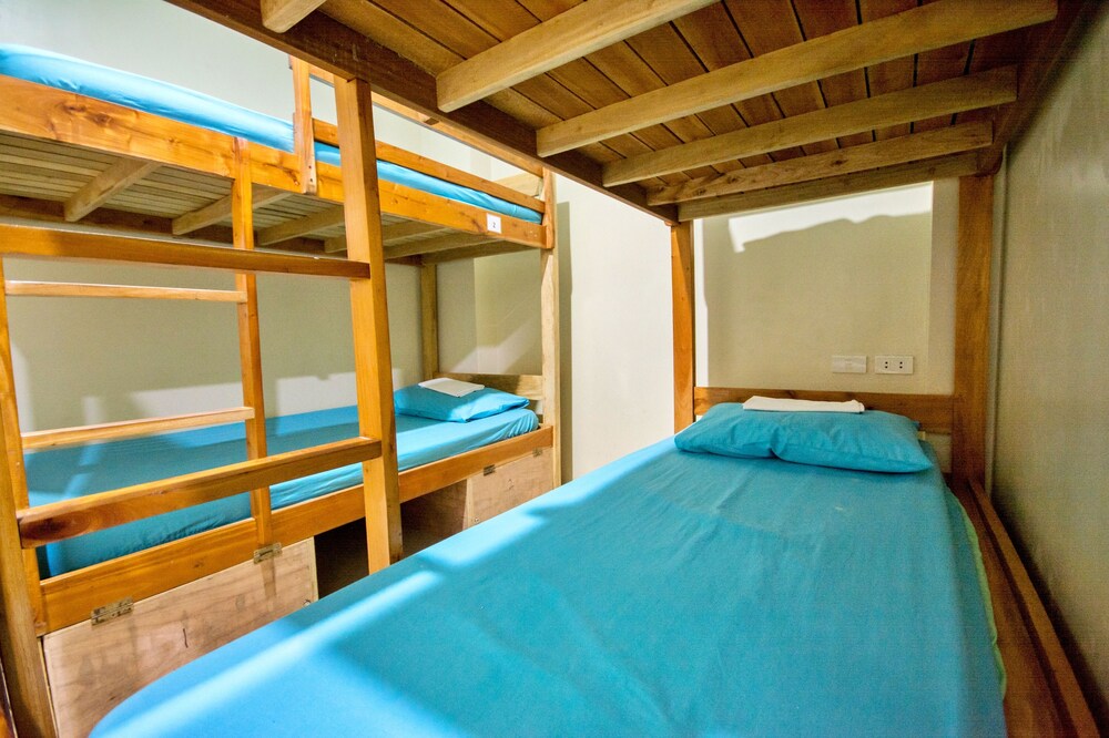 Boracay Backpackers 11/68