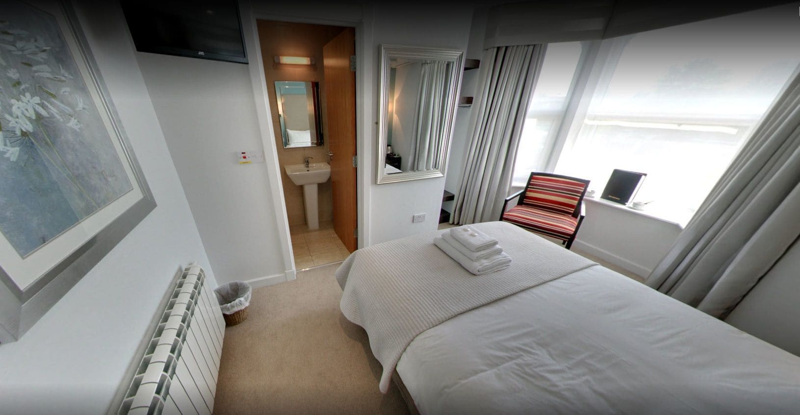 ROOM, DOUBLE BED