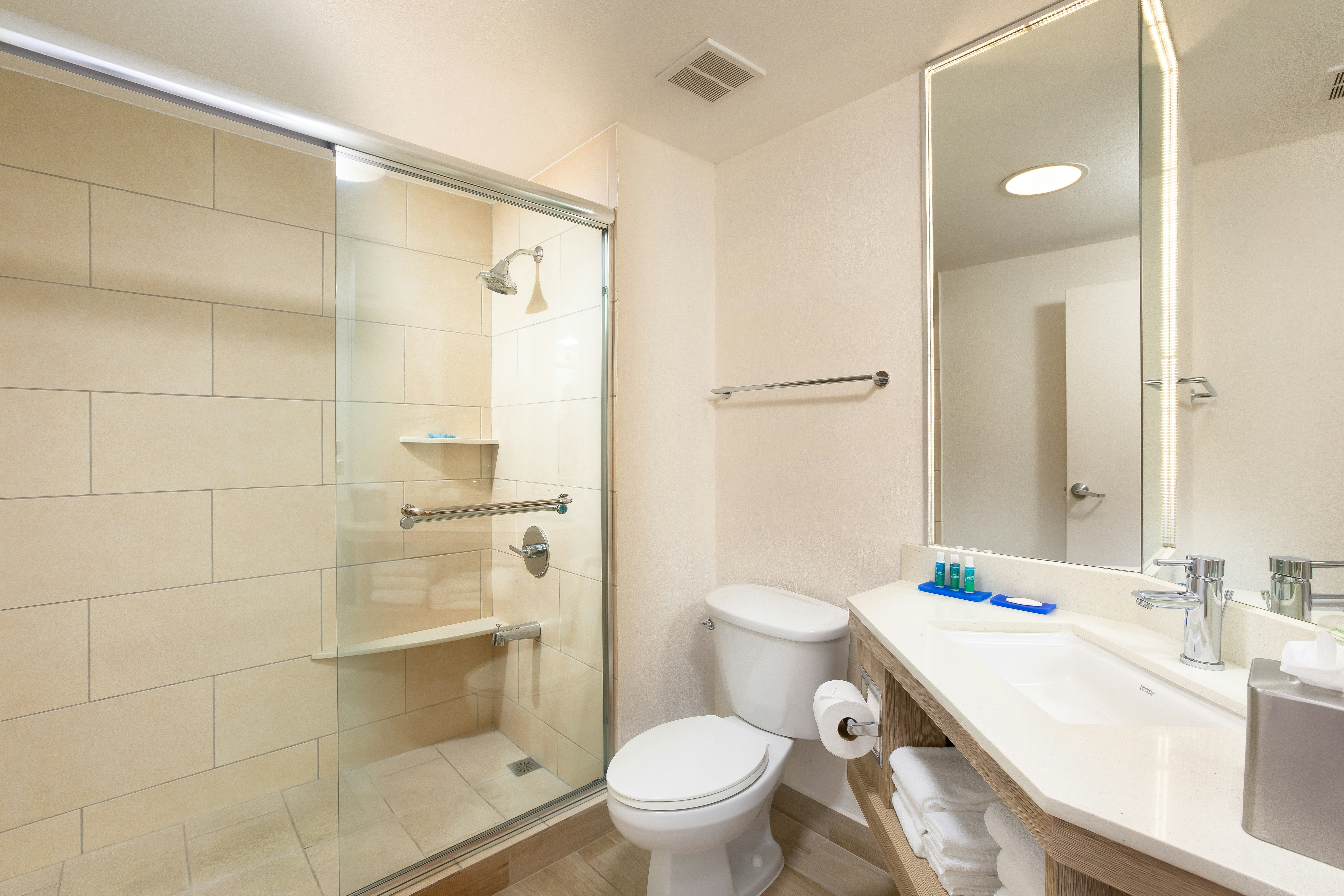 Standard, 2 Queen Beds, Holiday Inn Express San Jose Costa Rica Airport 9/10