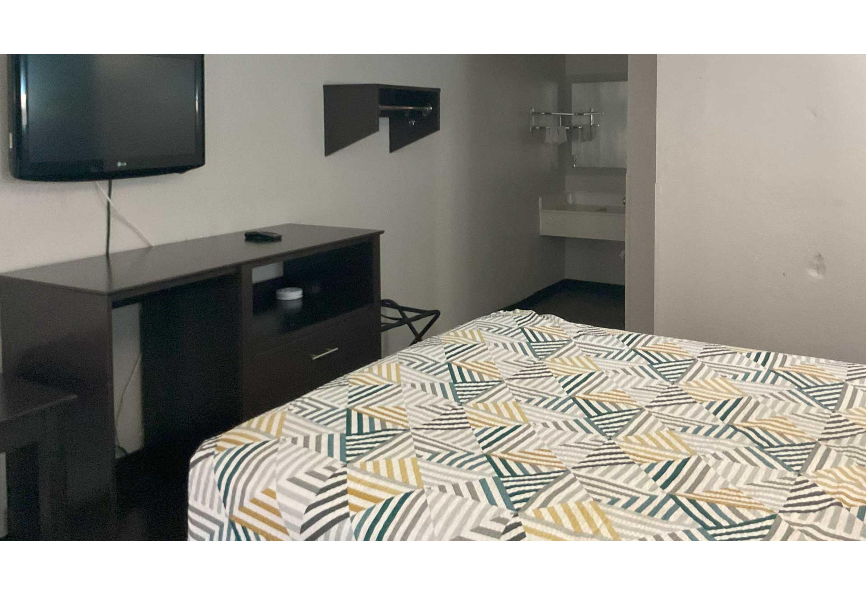 Motel6 Baton Rouge, LA - East - I-12 13/27