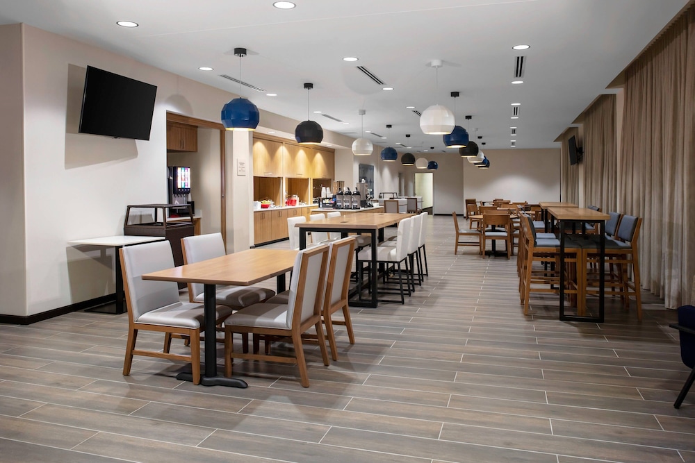 TownePlace Suites by Marriott Orlando Airport 17/26