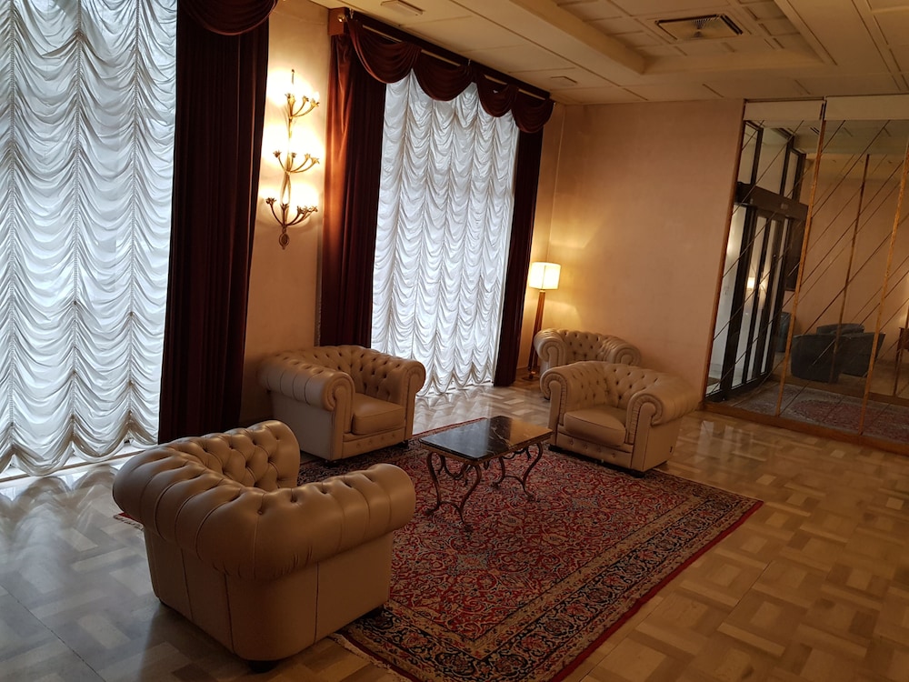 Astra Hotel 45/51