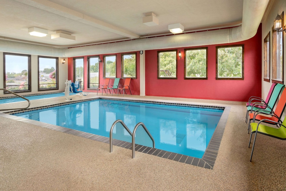Super 8 By Wyndham Eveleth 22/49