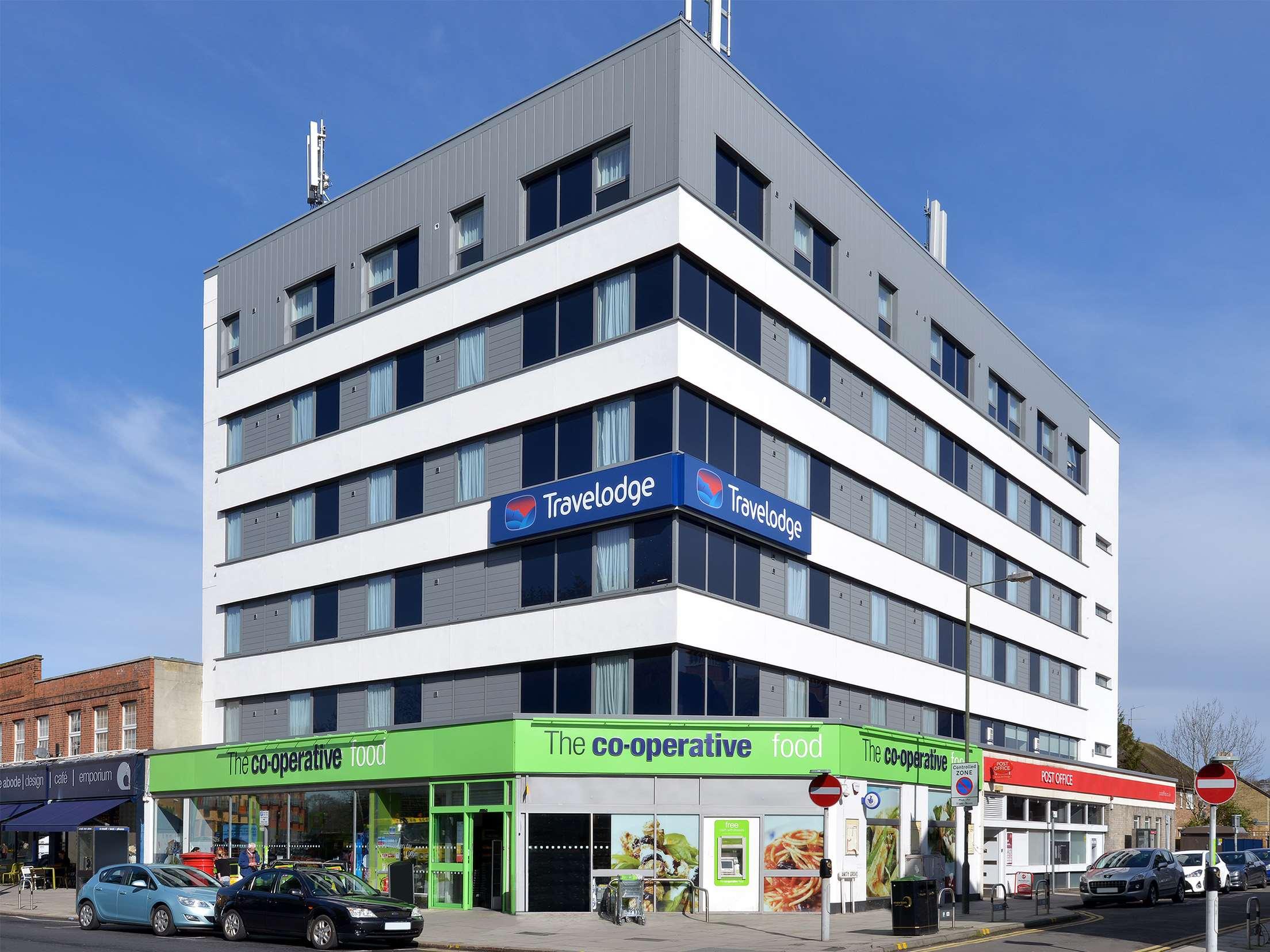 Travelodge London Raynes Park 2/31