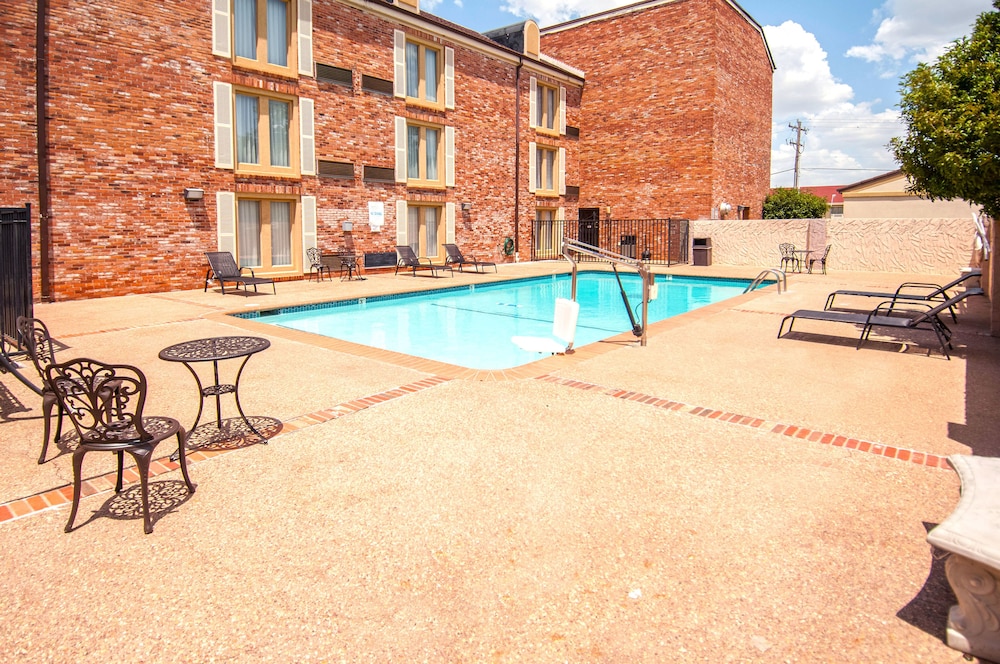 Governors Suites Hotel 46/47