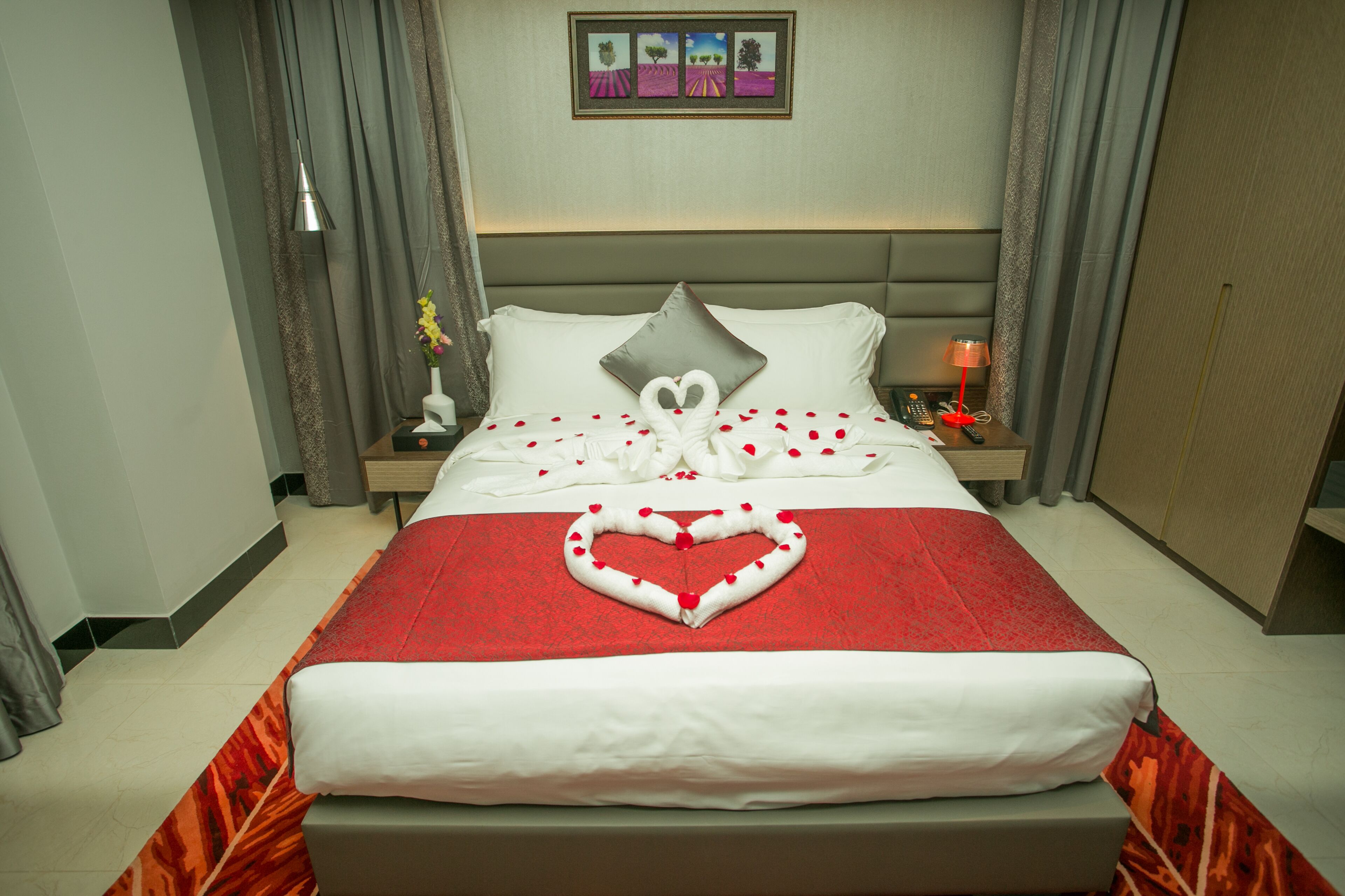 DELUXE DOUBLE ROOM