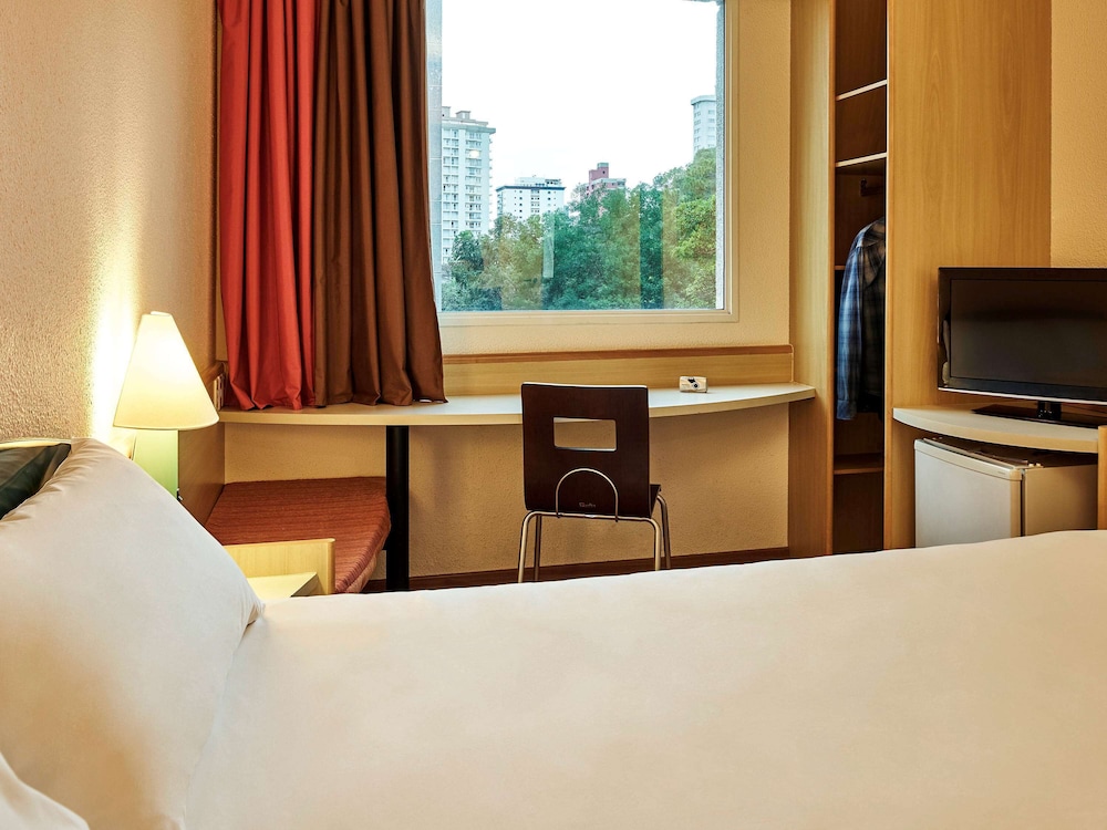 Ibis Santo Andre 12/36