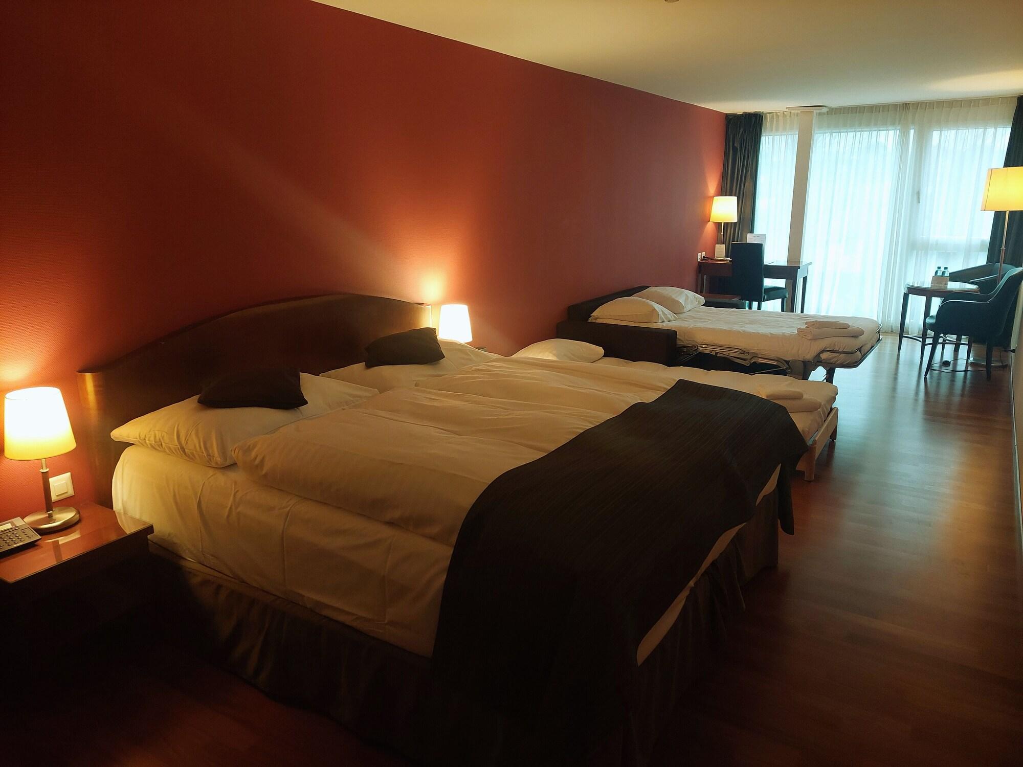 Family, Multiple Beds