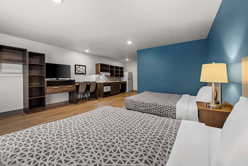 WoodSpring Suites Loves Park - Rockford 14/30