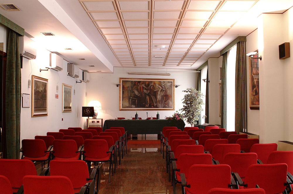 Leonardo Da Vinci Hotel 54/62
