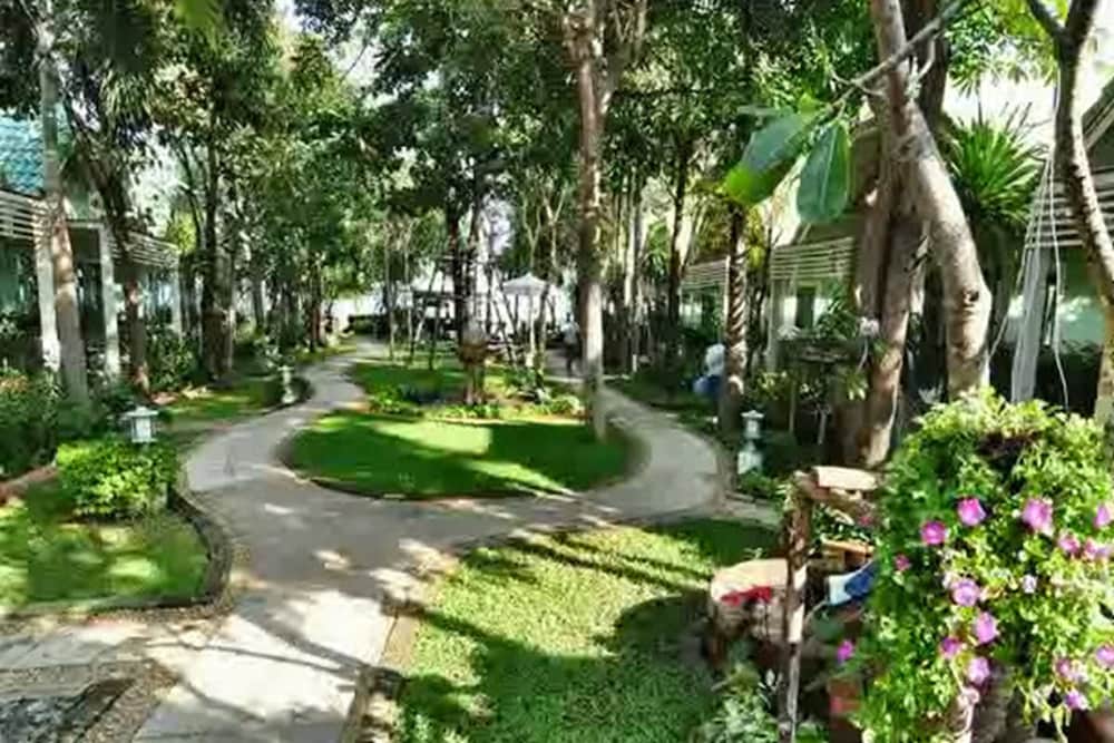 Sea Sky Beach Resort 38/45
