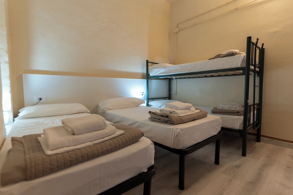 Hostel 7 Santi 33/50