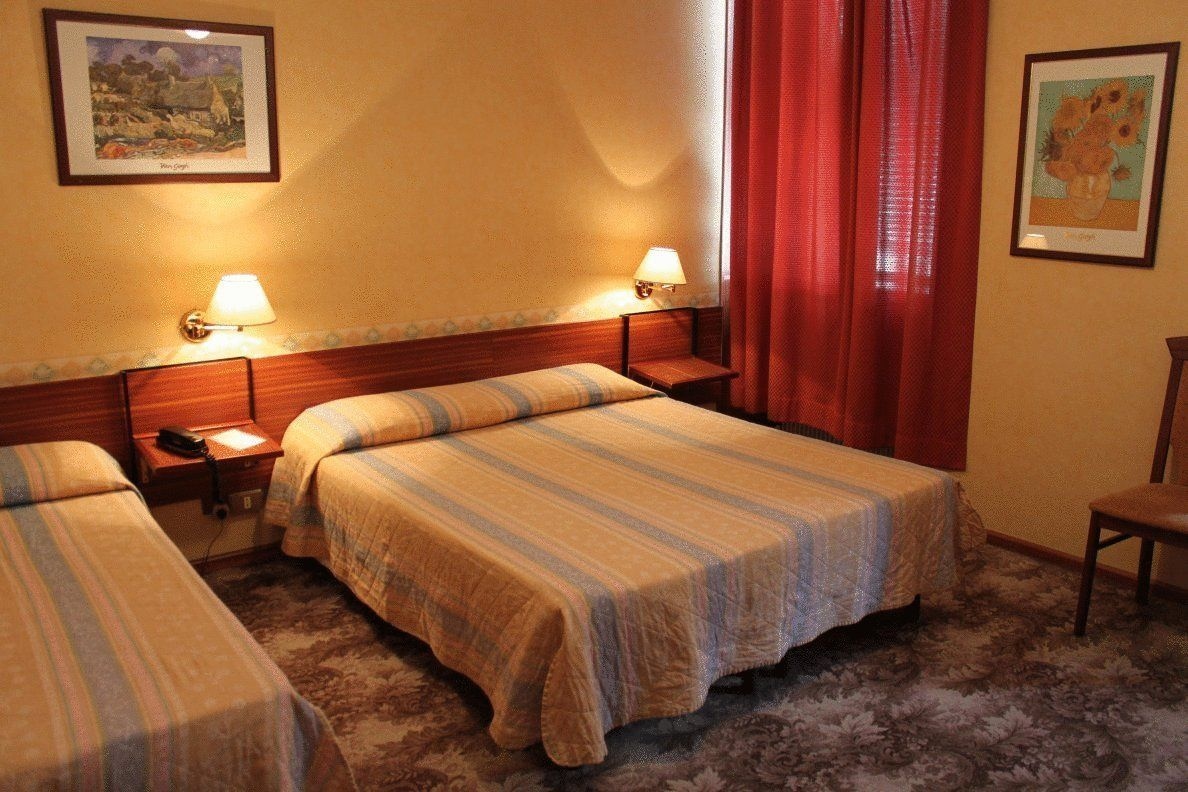 ROOM, QUADRUPLE