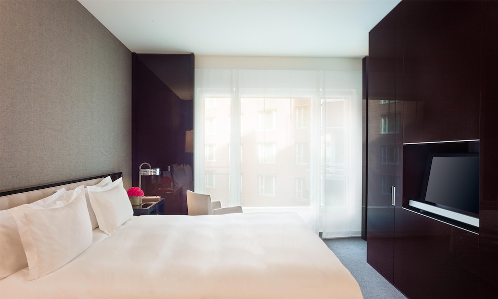 GRAND HYATT BERLIN 21/80