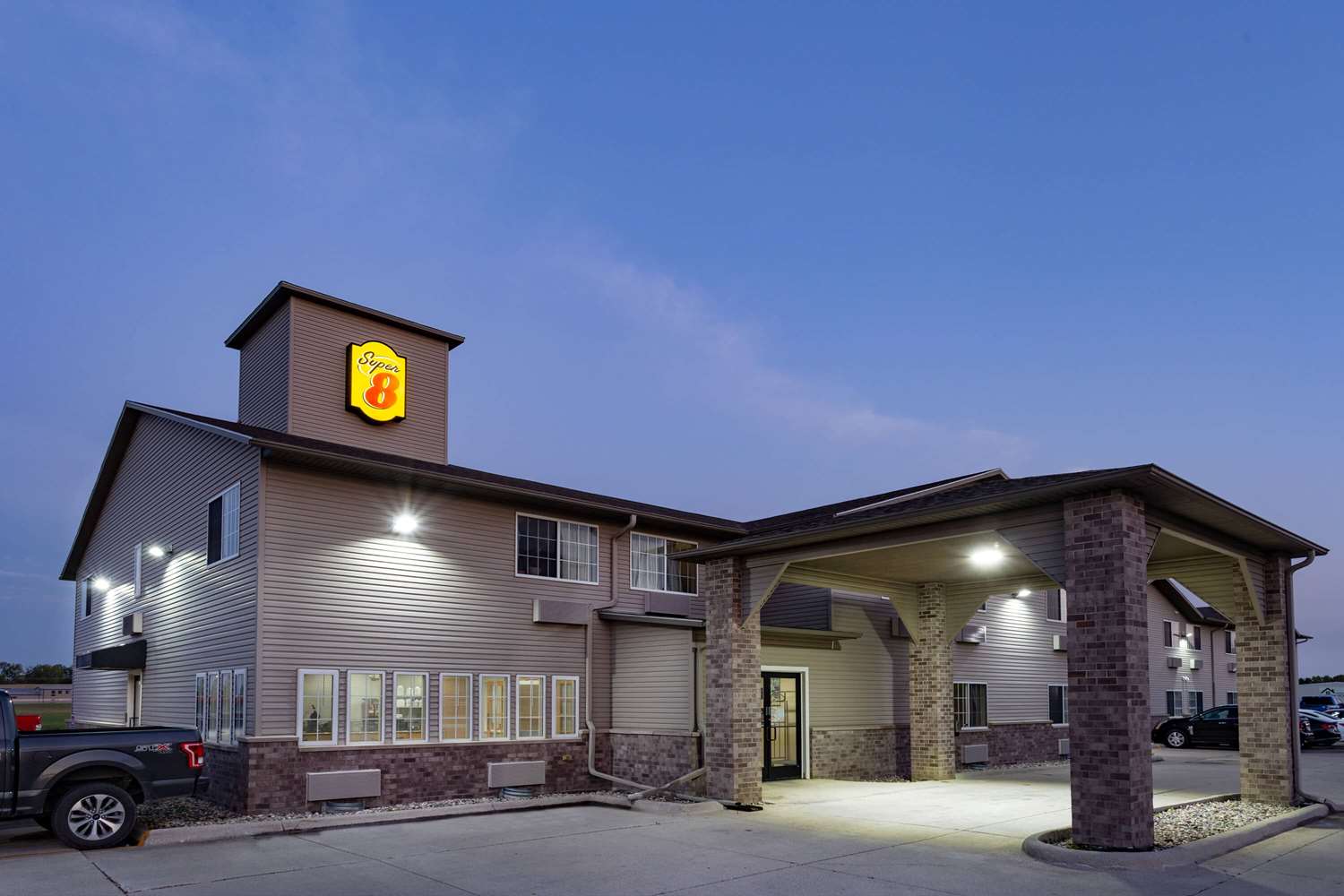 Super 8 By Wyndham Fort Dodge Ia 11/19