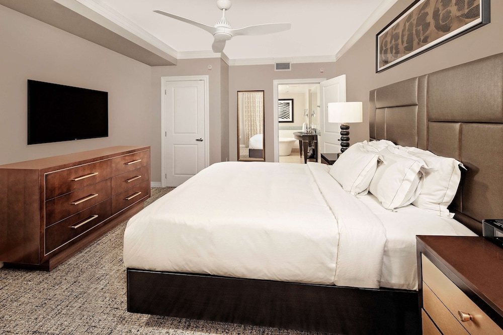 1 BEDROOM, SUITE