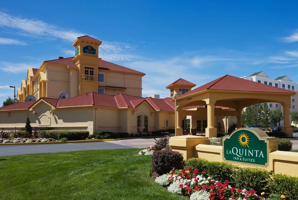 La Quinta Inn & Suites by Wyndham Salt Lake City Airport 1/48