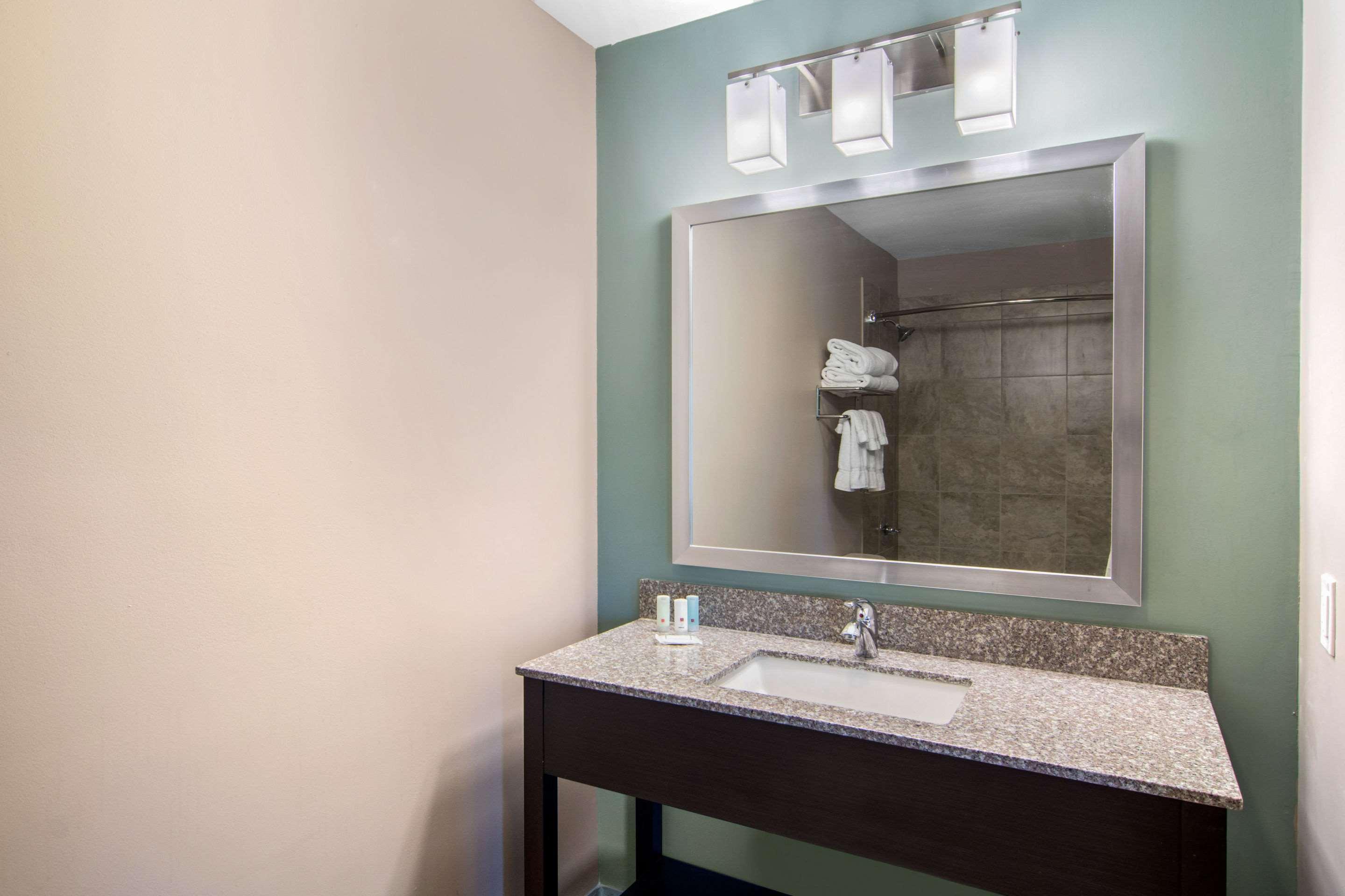 غرفة رباعية بسريرين كوين، Clarion Inn & Suites Atlanta Downtown 2/2