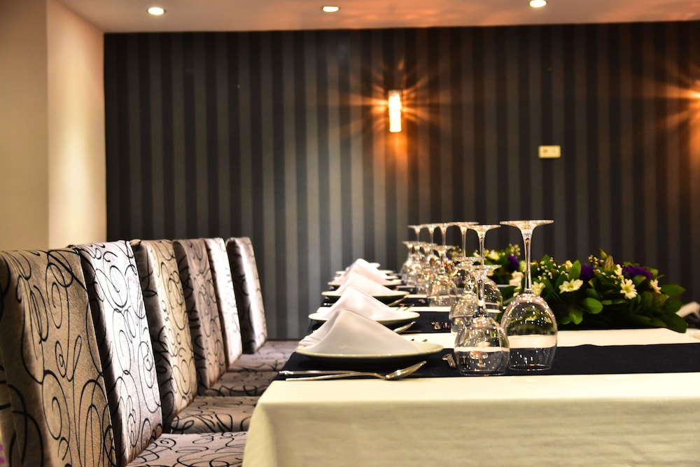 Hande Hotel 34/60