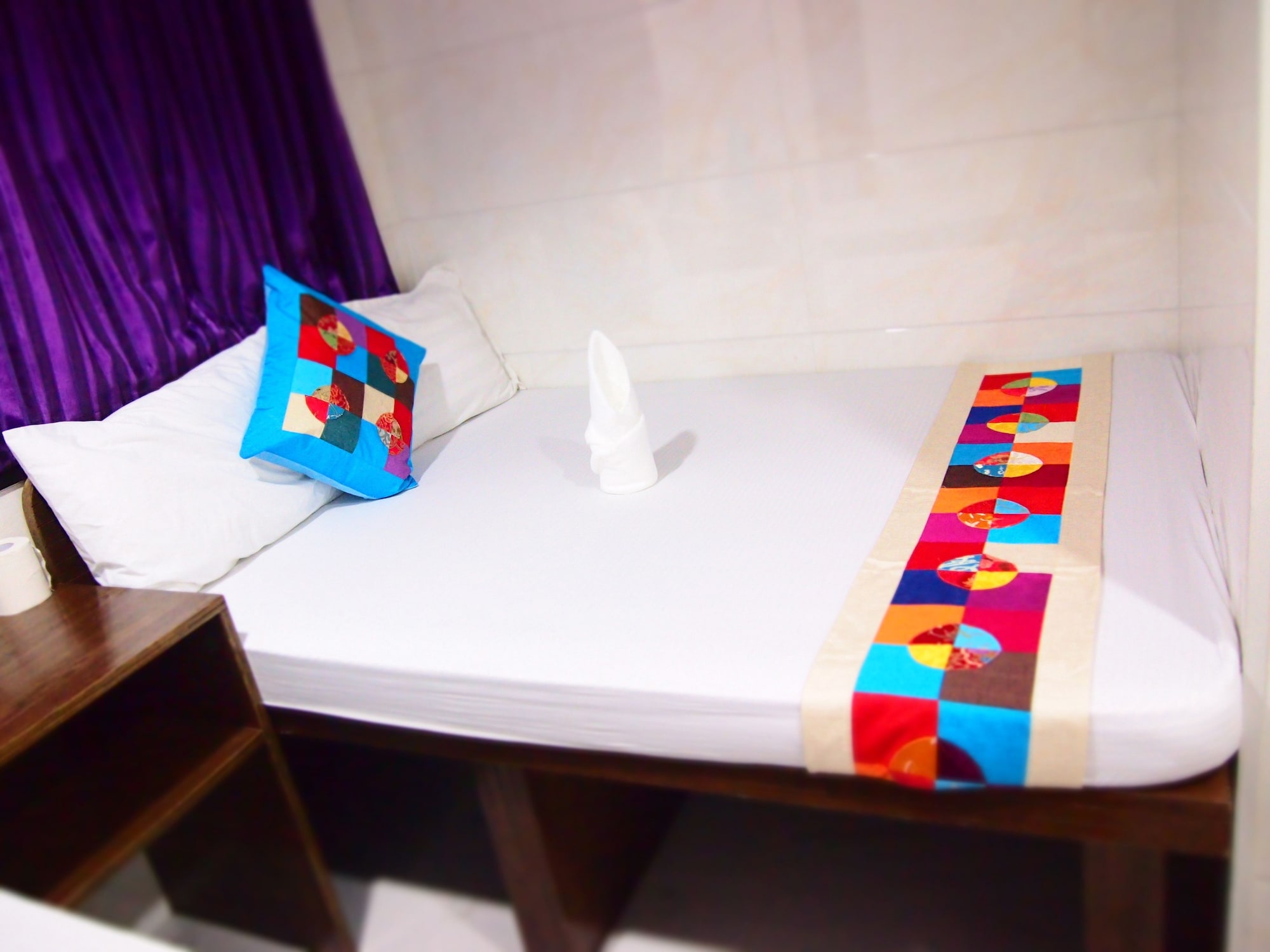 ROOM, DOUBLE BED
