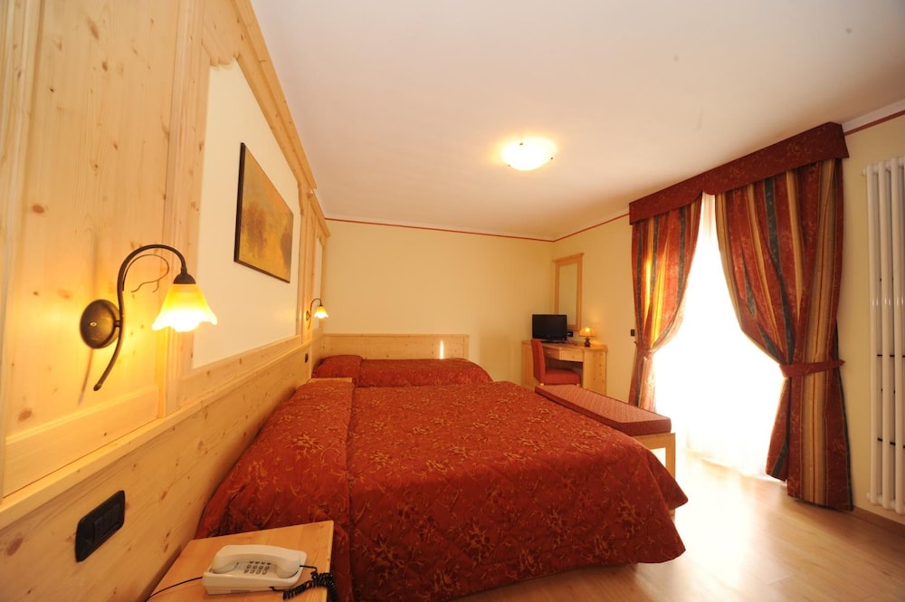 Hotel Canada 9/37