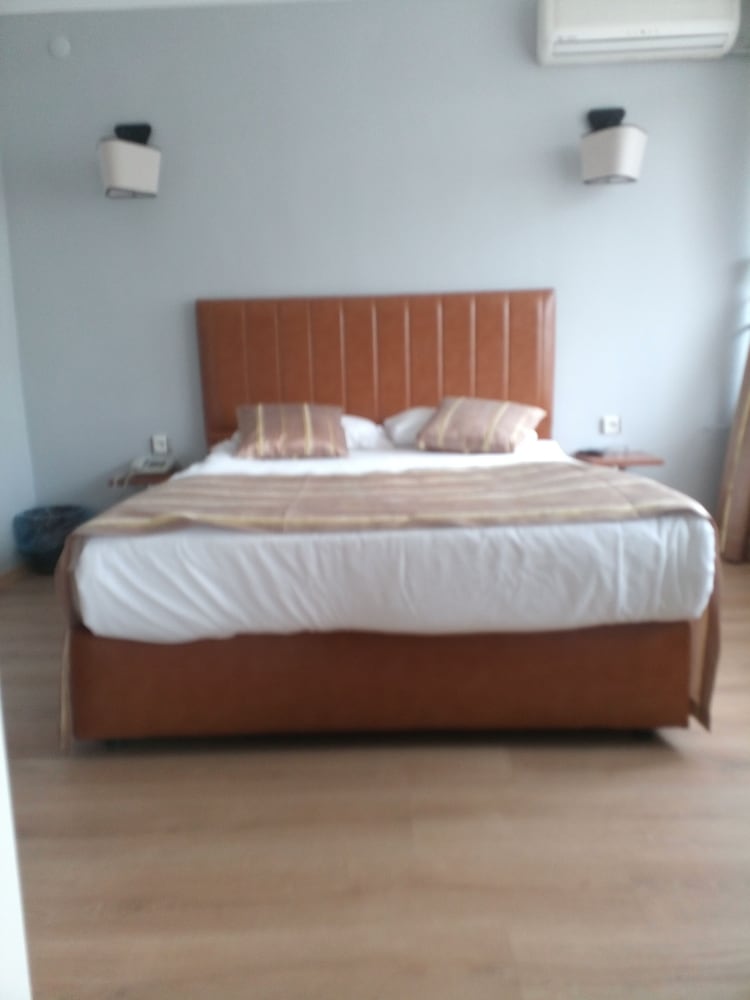 Tac Hotel 15/50
