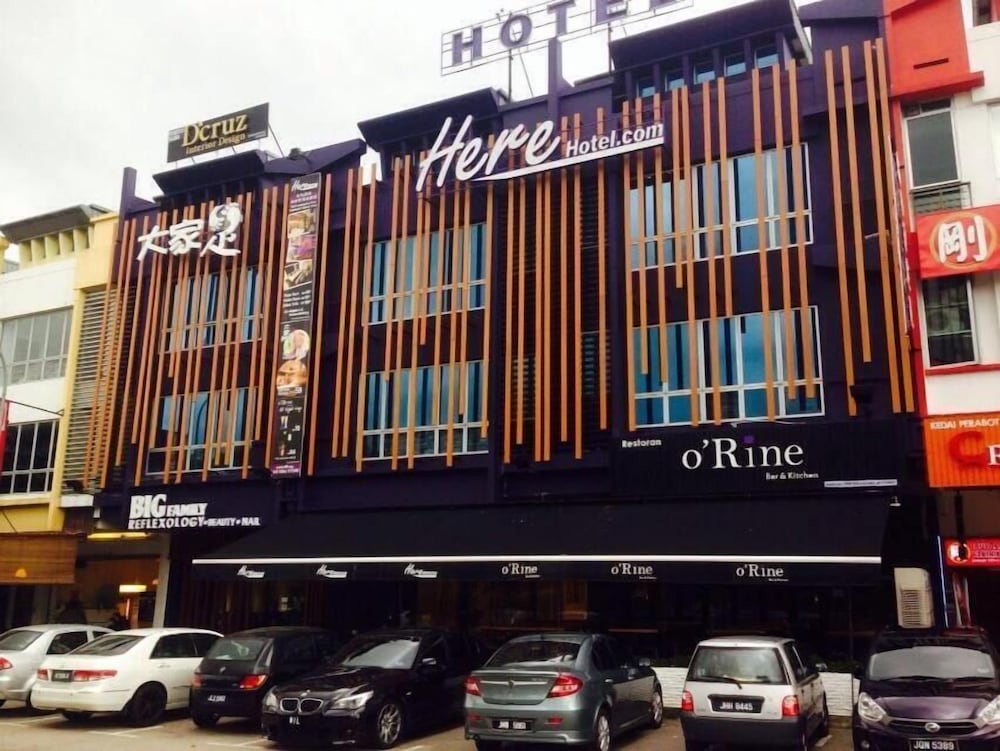 HereHotel.com 4/38