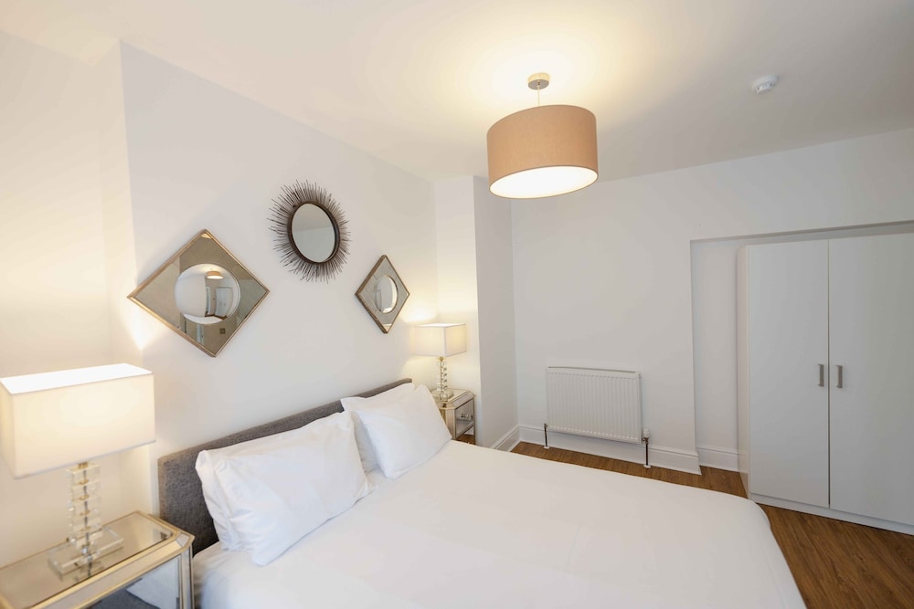LUXURY, APARTMENT, MULTIPLE BEDS