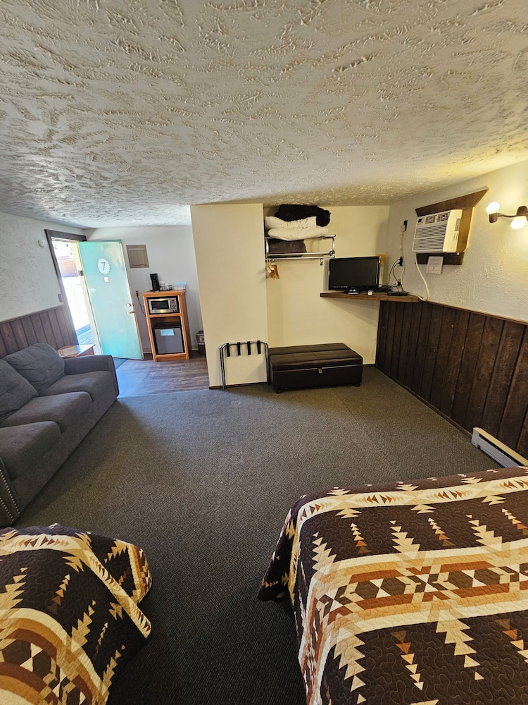 Hulett Motel 3/37