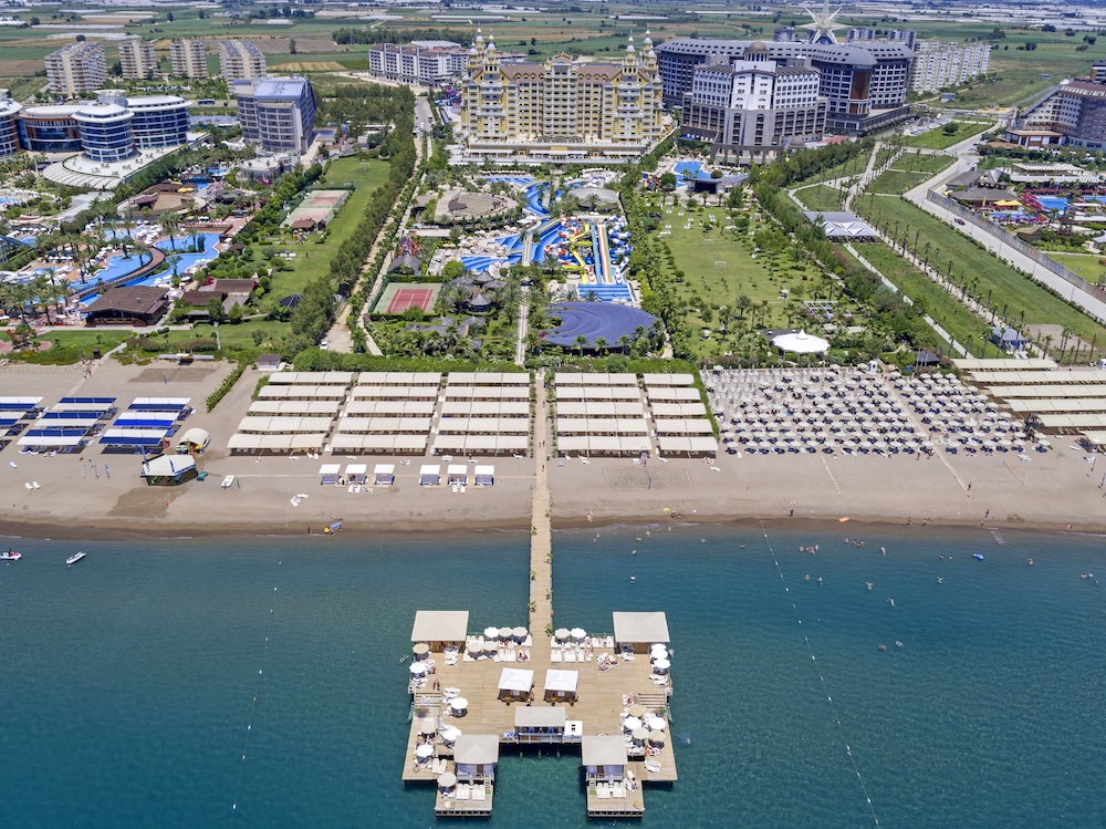 Royal Holiday Palace 48/55