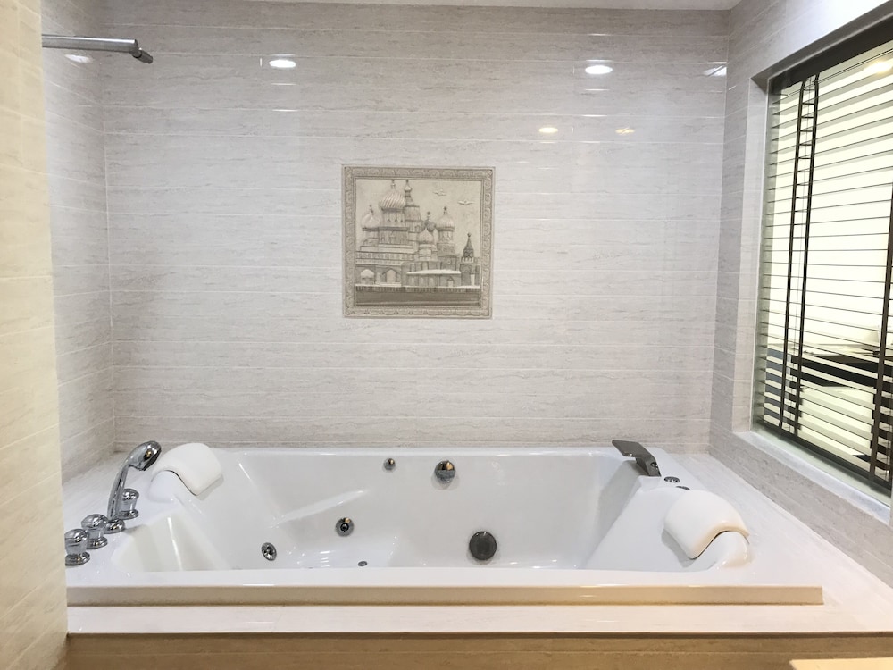 Riche Hua Hin 50/50